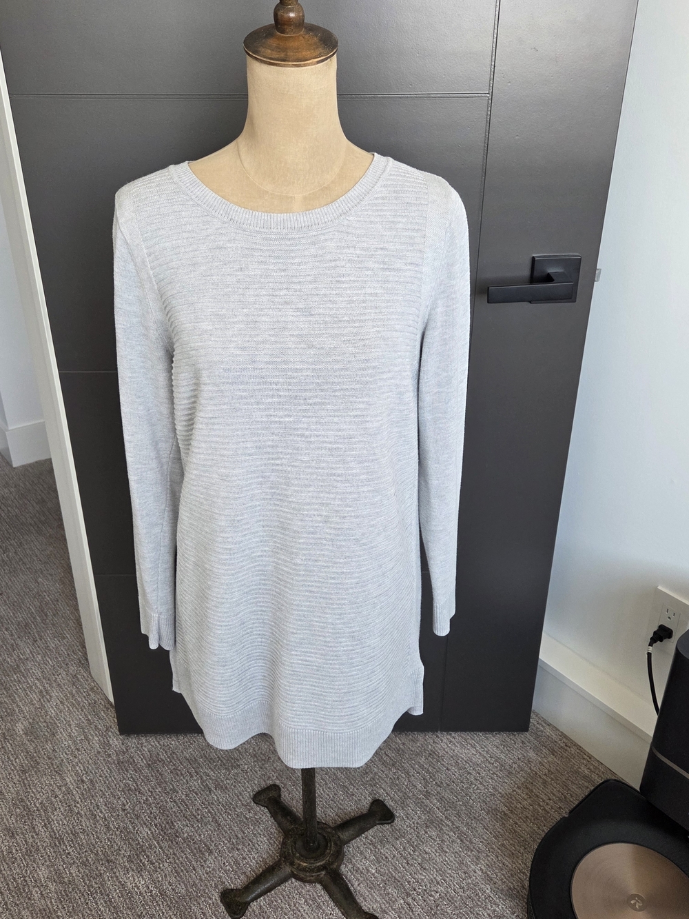 Dalia Women's grey Ribbed Crewneck Sweater Top